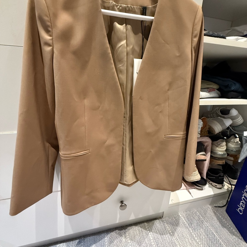 Theory beige jacket - Picture 3 of 6
